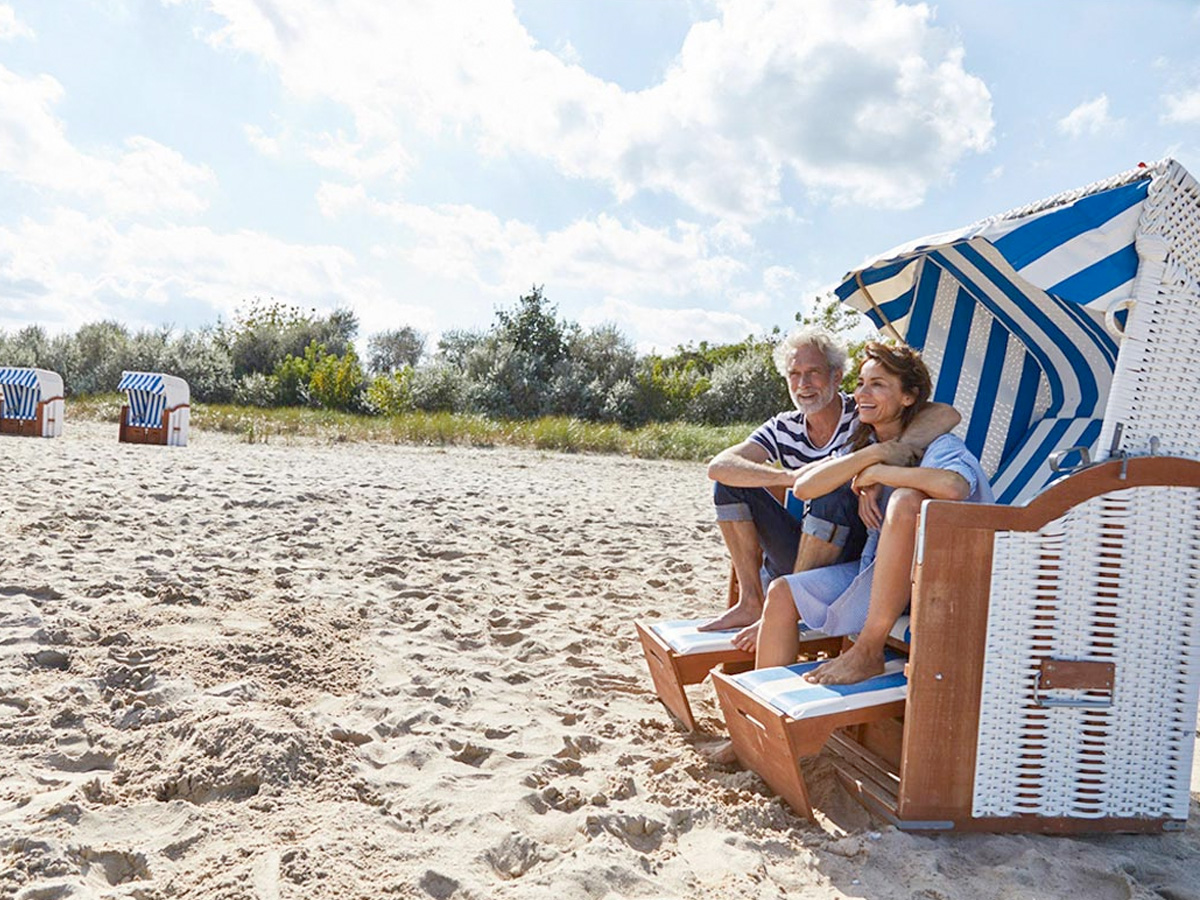 Strandkörbe am Sandstrand der Wismarer Bucht